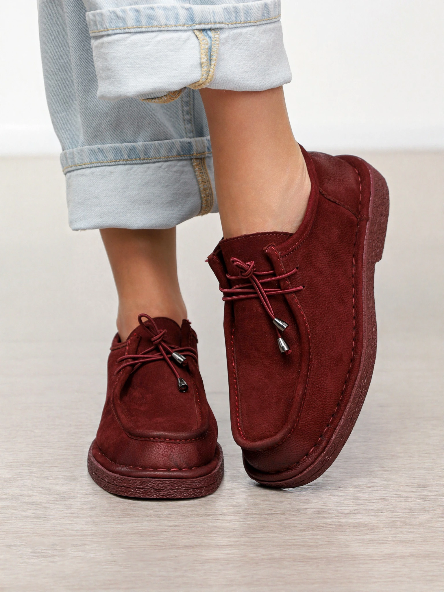 Лоферы бордового цвета на низком каблуке